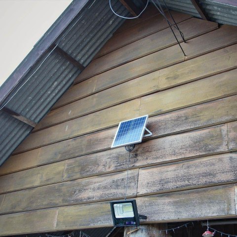 Projektor LED solarny V-TAC 35W czarny IP65 pilot timer VT-100W 4000K 2450lm 2 lata Gwarancji Projektor LED solarny V-TAC 35W czarny IP65 pilot timer VT-100W 4000K 2450lm 2 lata Gwarancji